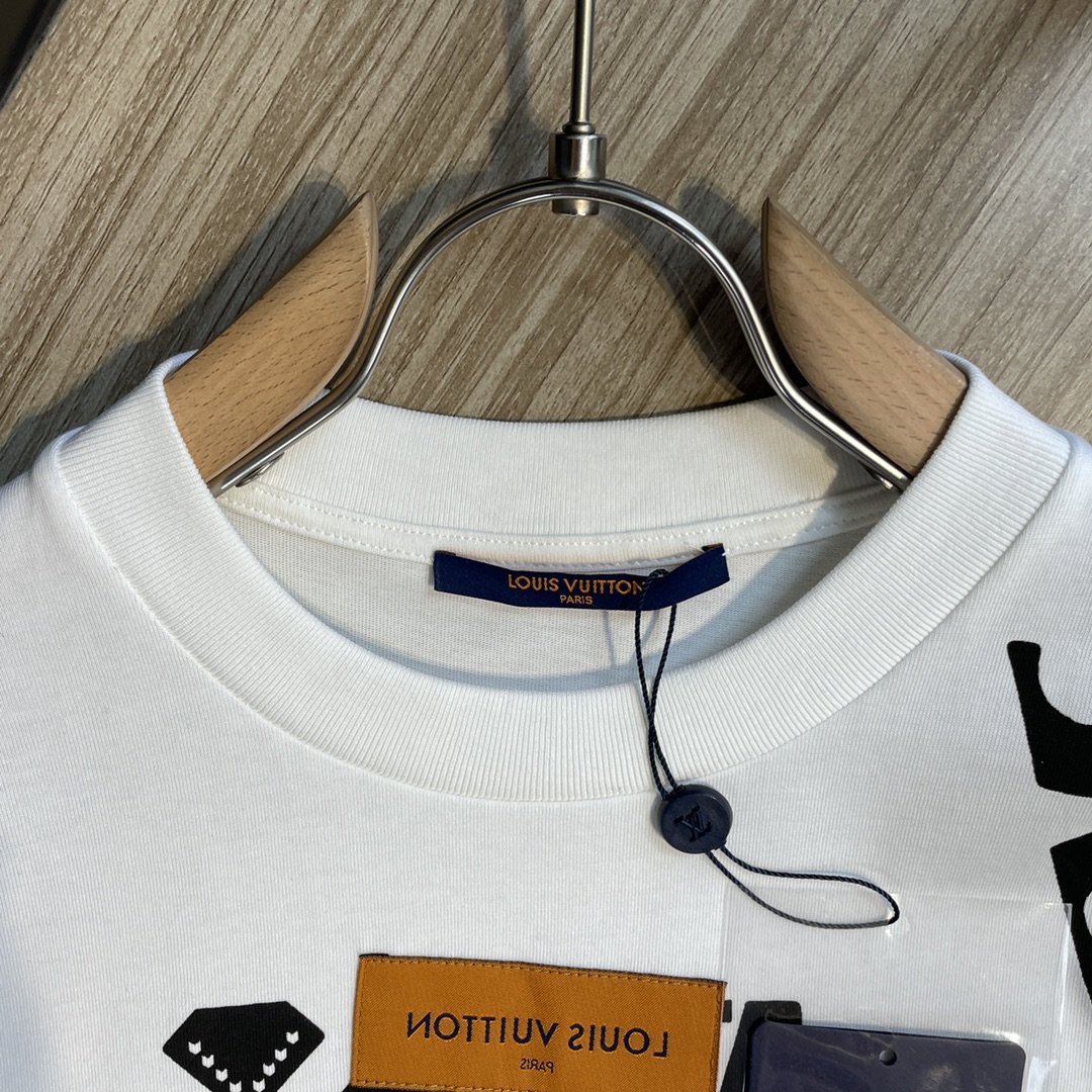 最高品質N品ルイヴィトン Louis Vuitton 半袖Tシャツ 実物の写真 メンズ/レディース スーパーコピー服代引き可能国内発送後払い安全必ず届く信用できるサイト