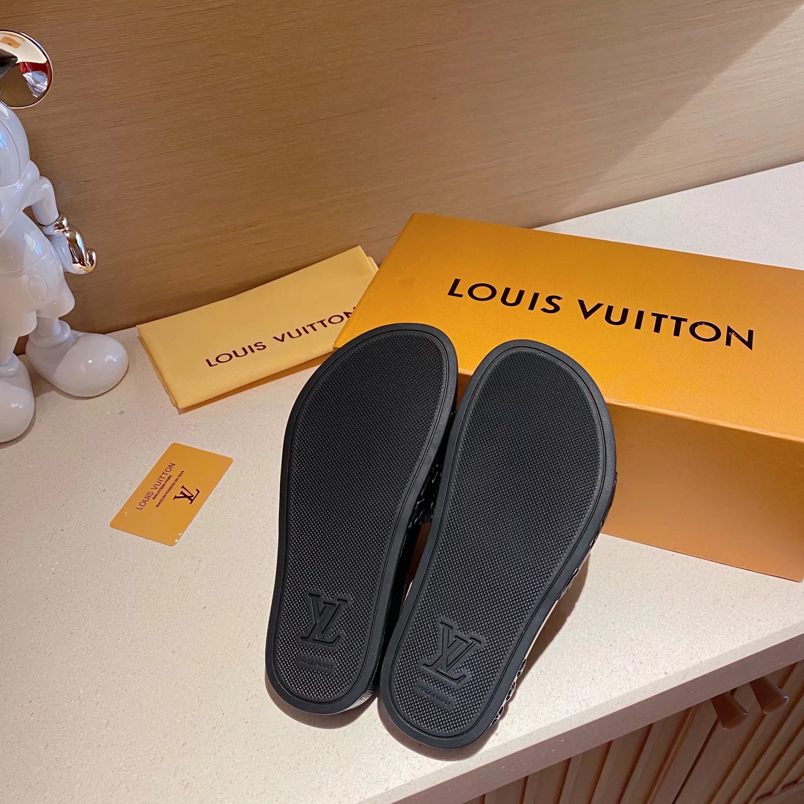 上質 大人気 ルイヴィトン Louis Vuitton サンダル メンズ 実物の写真 N品スーパーコピー代引き可能国内発送後払い安全必ず届く信用できるサイト