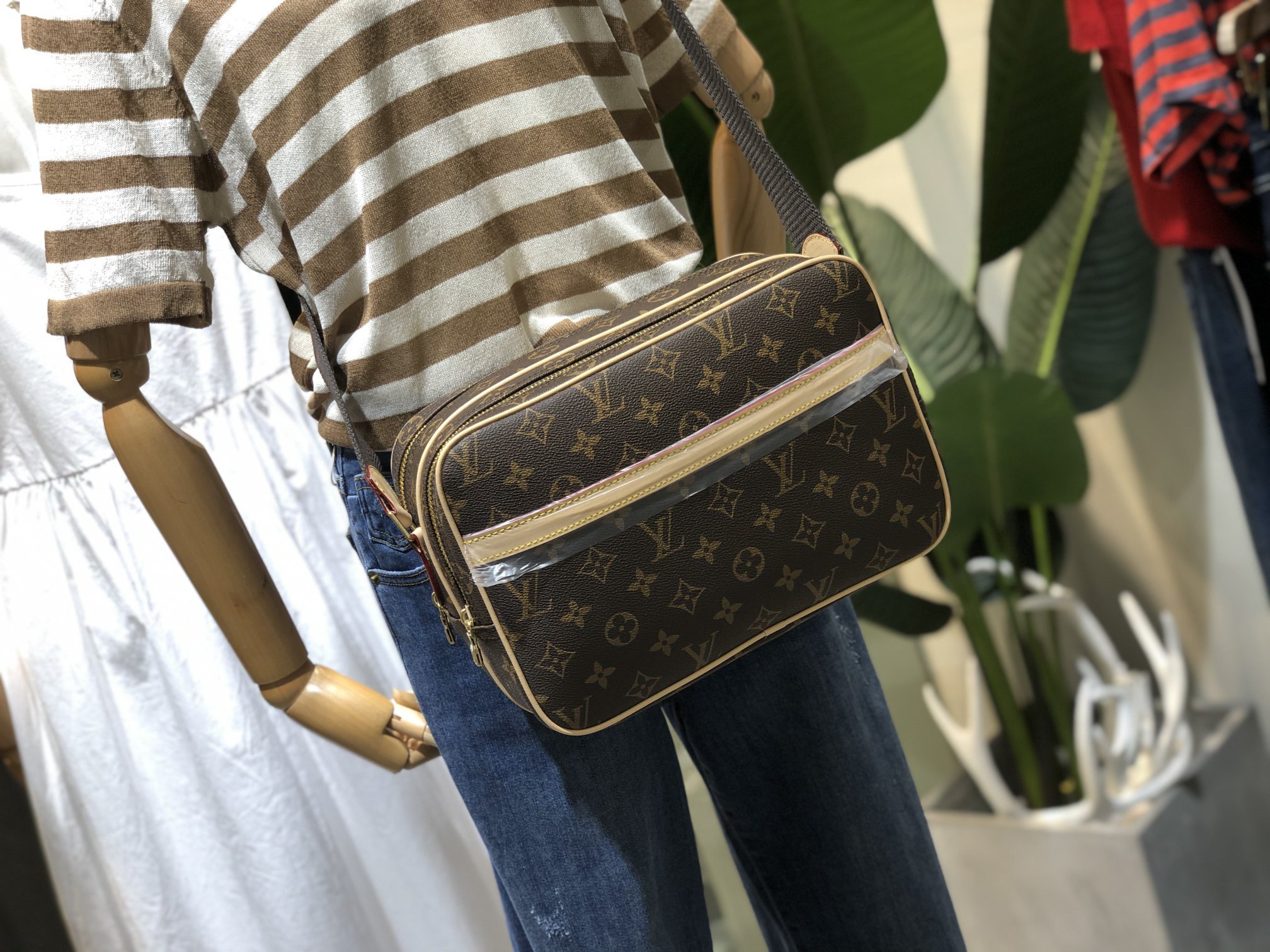 ルイヴィトン Louis Vuitton バッグ 実物の写真  N品スーパーコピー靴代引き可能国内発送後払い安全必ず届く信用できるサイト