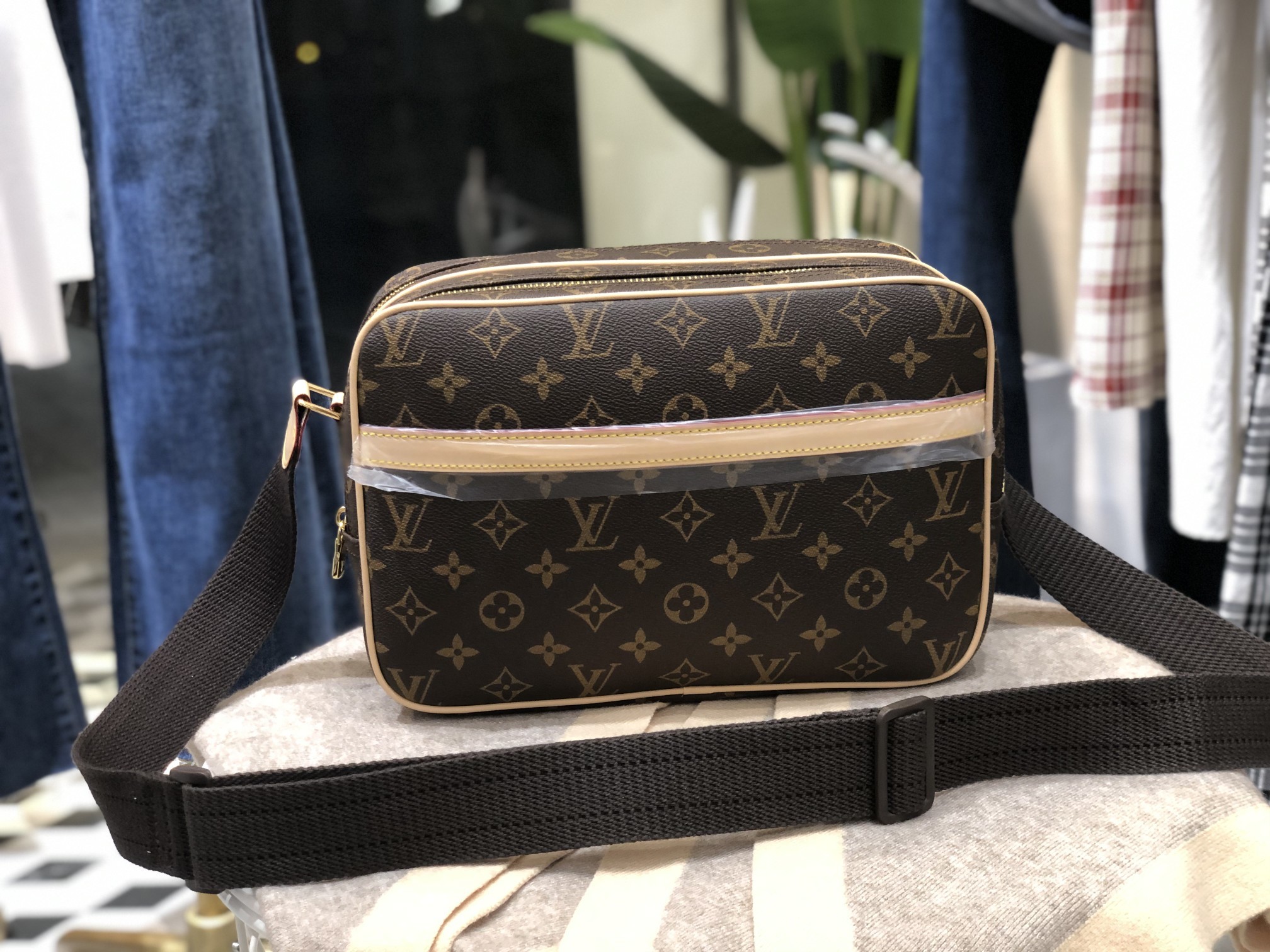 ルイヴィトン Louis Vuitton バッグ 実物の写真  N品スーパーコピー靴代引き可能国内発送後払い安全必ず届く信用できるサイト