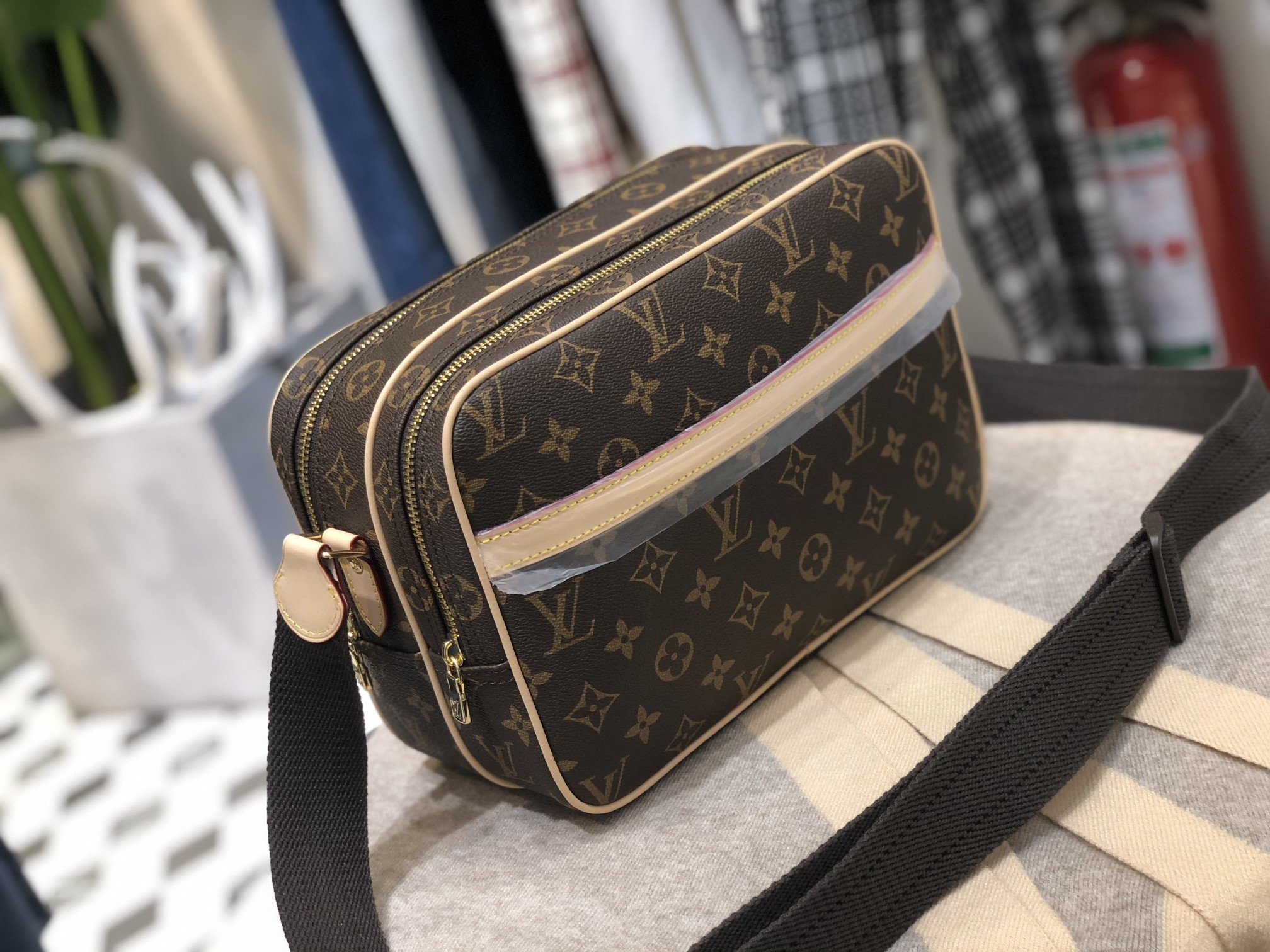 ルイヴィトン Louis Vuitton バッグ 実物の写真  N品スーパーコピー靴代引き可能国内発送後払い安全必ず届く信用できるサイト