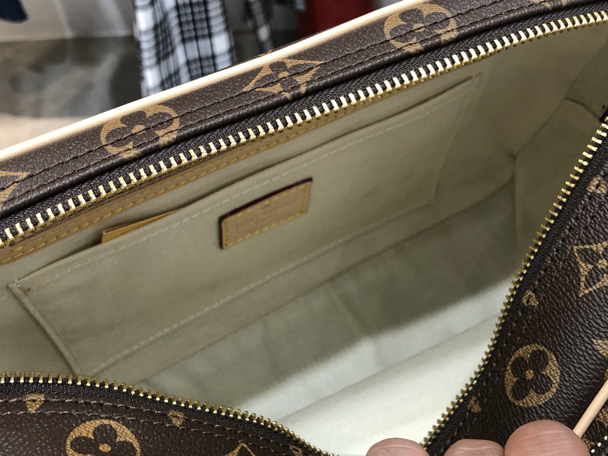 ルイヴィトン Louis Vuitton バッグ 実物の写真  N品スーパーコピー靴代引き可能国内発送後払い安全必ず届く信用できるサイト