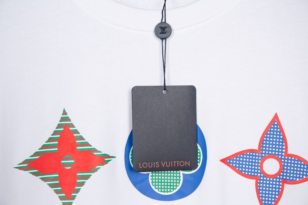 絶大な人気を誇るルイヴィトン Louis Vuitton 半袖 メンズ/レディース 実物の写真 スーパーコピーTシャツ代引き対応国内発送後払い送料無料安全必ず届く信用できるサイト